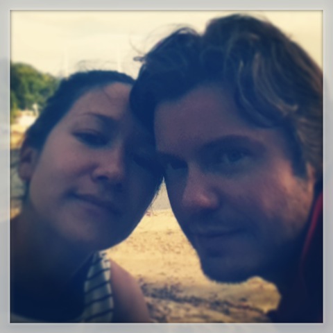 Trötta Hanna och Erik hemma igen...