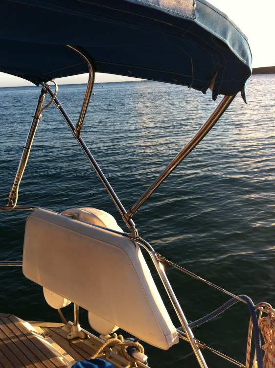 Här sitter vi med en iskall Carib och lyssnar på Monica Z