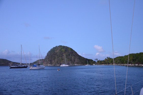 Första ankringsnatten bakom Petit Sucre i Ile de Saintes
