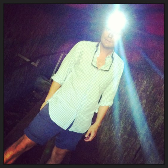 Erik redo med pannlampa genom tunneln