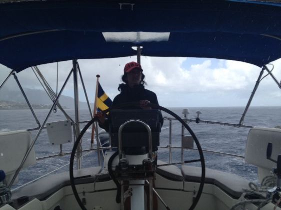 Hanna med regnjacka som inte är tät. Tur att Olle och Eva nu kommit med våra seglarställ...Kan faktiskt behövas ibland!