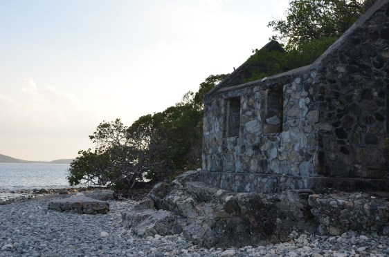 Då St Johns liksom St Thomas varit danska finns mycket kvar från denna tid. Bl.a. detta danska tullhus